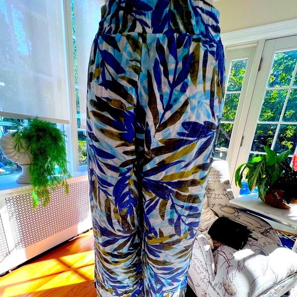 Zach and Rachel beautiful wide leg floaty pants - Picture 2 of 4